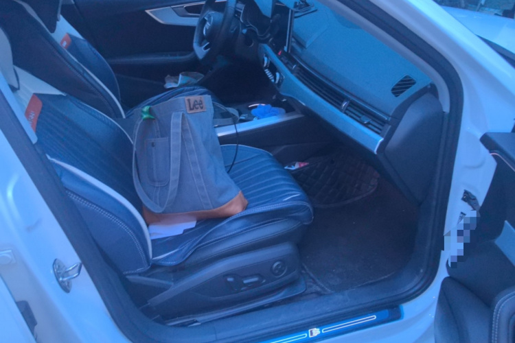 奥迪A4L 2022款 40 TFSI 时尚动感型局部细节9005