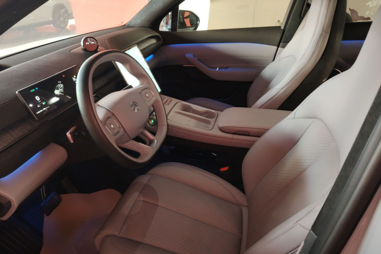 蔚来EC6 2023款 75kWh中控内饰19