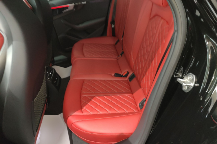 奥迪S4 2024款 S4 Avant 3.0TFSI中控内饰7004