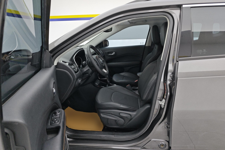 Jeep 指南者 2019款 220T 自动家享版中控内饰19