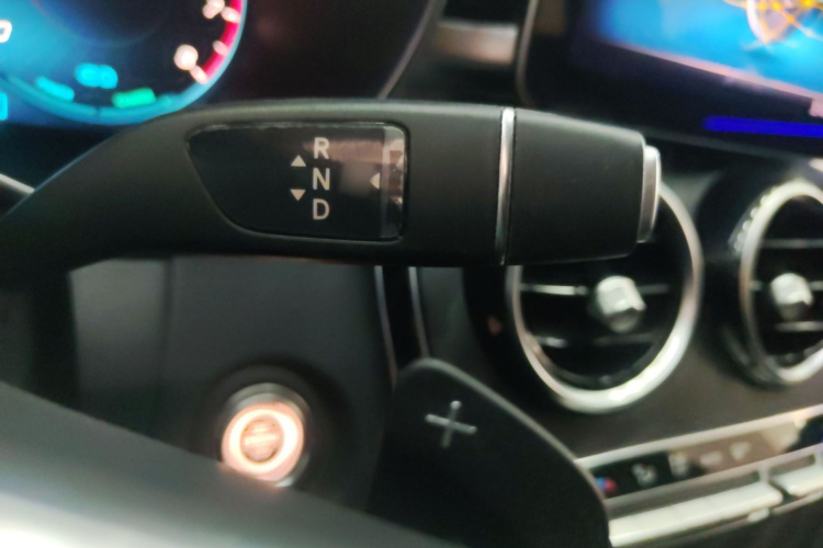 奔驰C级 2019款 改款 C 260 L 运动版局部细节18