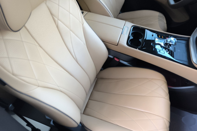 腾势D9 2024款 DM-i 980 四驱尊贵型局部细节41