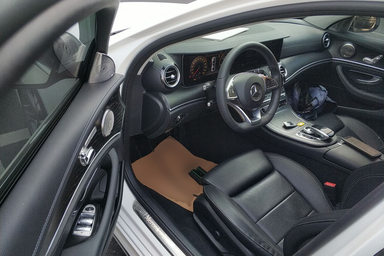 奔驰E级 2018款 E 200 L 运动型中控内饰7003