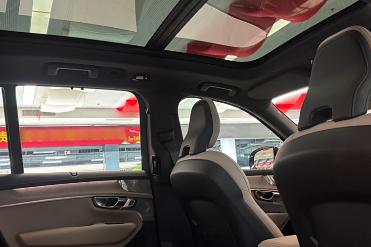 沃尔沃XC90新能源 2025款 改款 T8 智尊豪华版 7座中控内饰7007