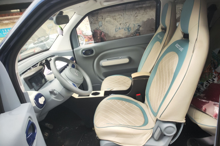 奔腾小马 2025款 222km 灵动马中控内饰19