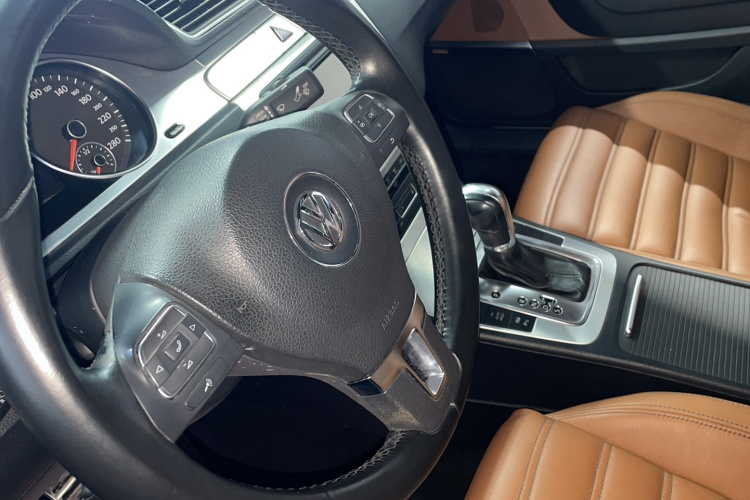 一汽-大众CC 2011款 2.0TSI 至尊型中控内饰7004