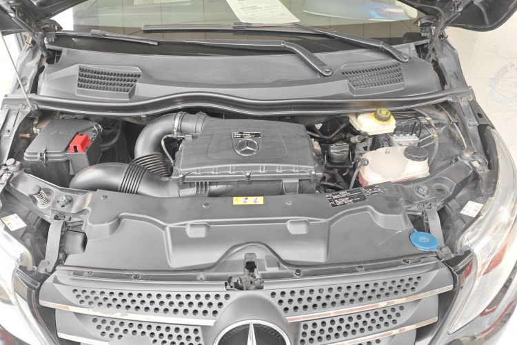 奔驰 威霆 2018款 2.0T 精英版 7座 国VI机舱底盘24