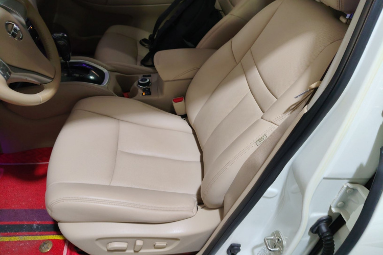 日产 奇骏 2014款 2.5L CVT领先版 4WD中控内饰19