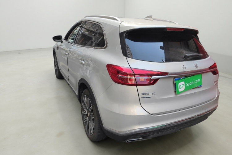 红旗HS5 2022款 2.0T 智联旗享四驱版车身外观5