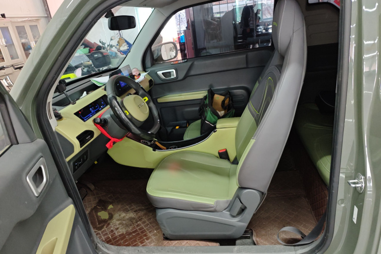 吉利银河 2024款 200km 熊猫骑士中控内饰19