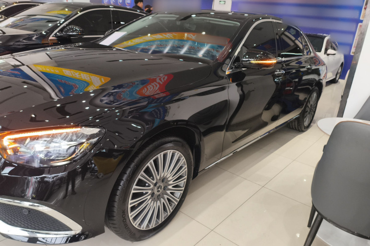 奔驰E级 2023款 E 300 L 时尚型车身外观4
