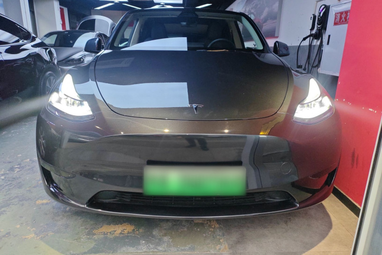 特斯拉 Model Y 2024款 后轮驱动版车身外观2