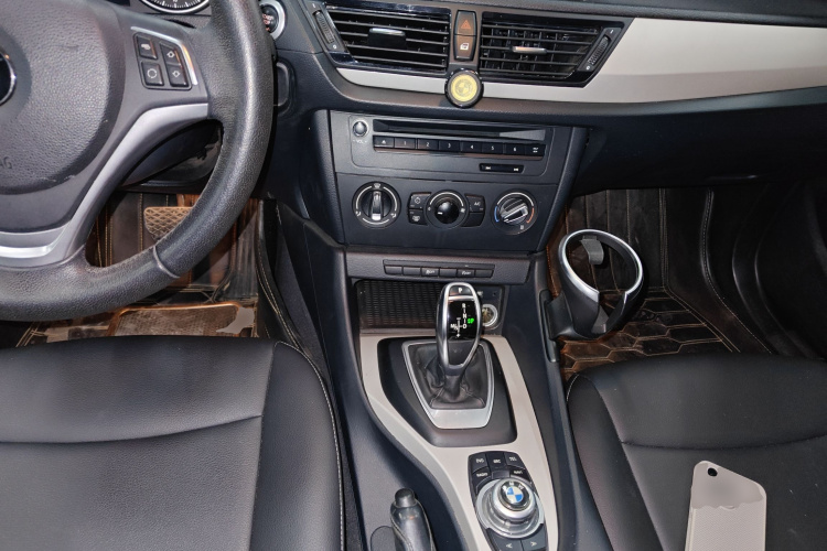 宝马X1 2014款 sDrive18i 时尚型中控内饰12