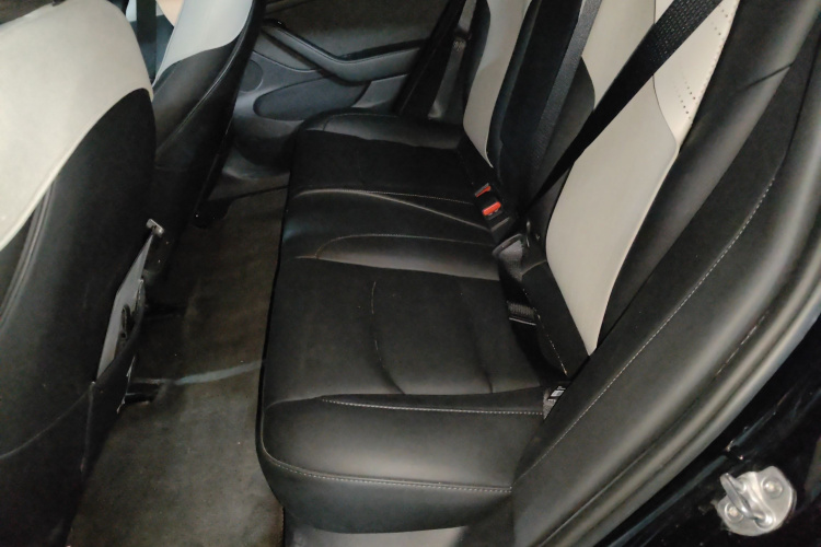 特斯拉 Model 3 2022款 后轮驱动版中控内饰21
