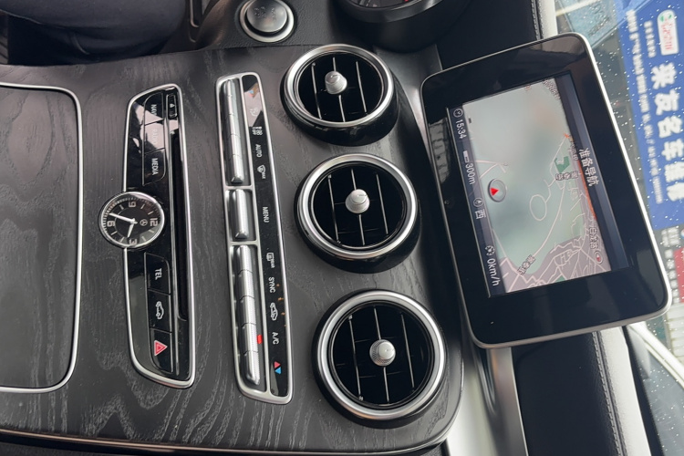 奔驰C级 2018款 C 200 L 运动版局部细节16