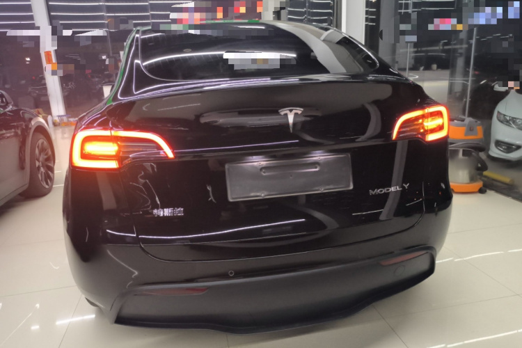 特斯拉 Model Y 2022款 改款 长续航全轮驱动版车身外观6