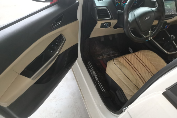 福特 福睿斯 2017款 改款 1.5L 手动舒适型中控内饰7003