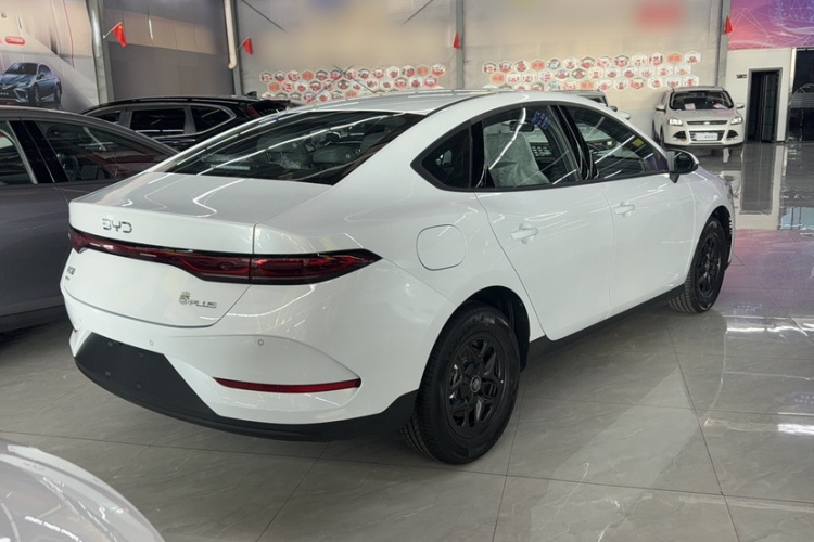 比亚迪 秦PLUS 2024款 荣耀版 DM-i 55KM领先型车身外观6005