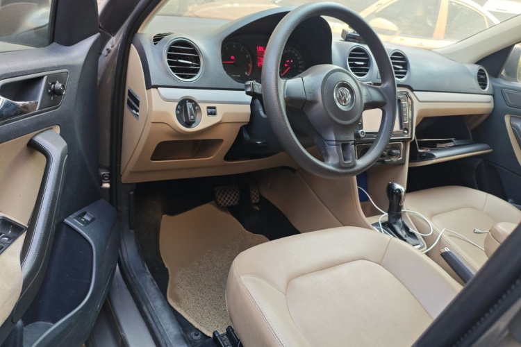 大众 捷达 2013款 1.6L 自动舒适型中控内饰7003