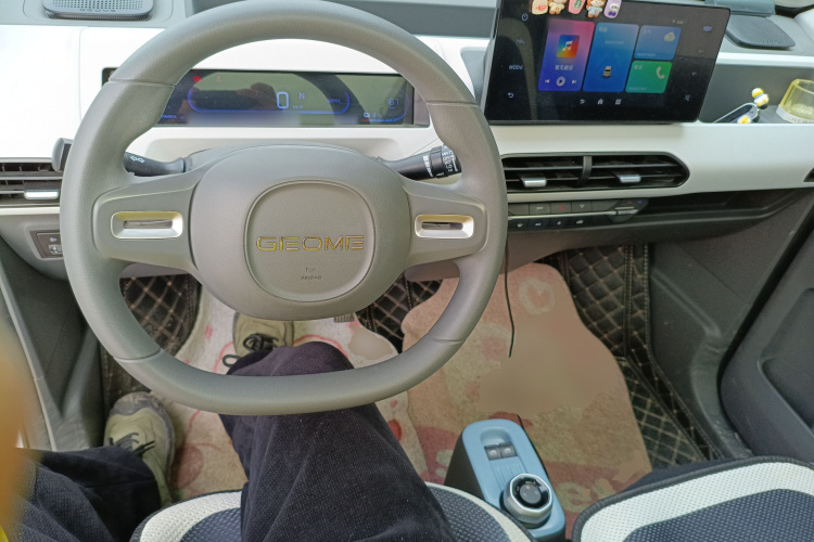 吉利银河 2023款 熊猫mini 200km 耐力熊中控内饰12