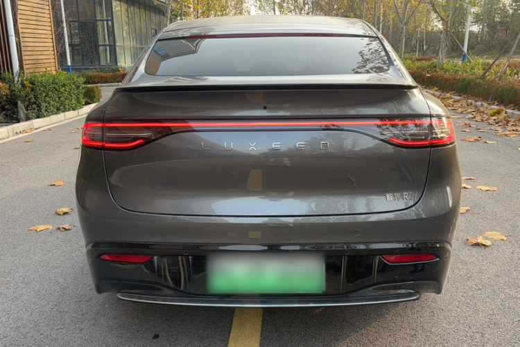 鸿蒙智行 智界R7 2025款 增程 331km Ultra车身外观6003