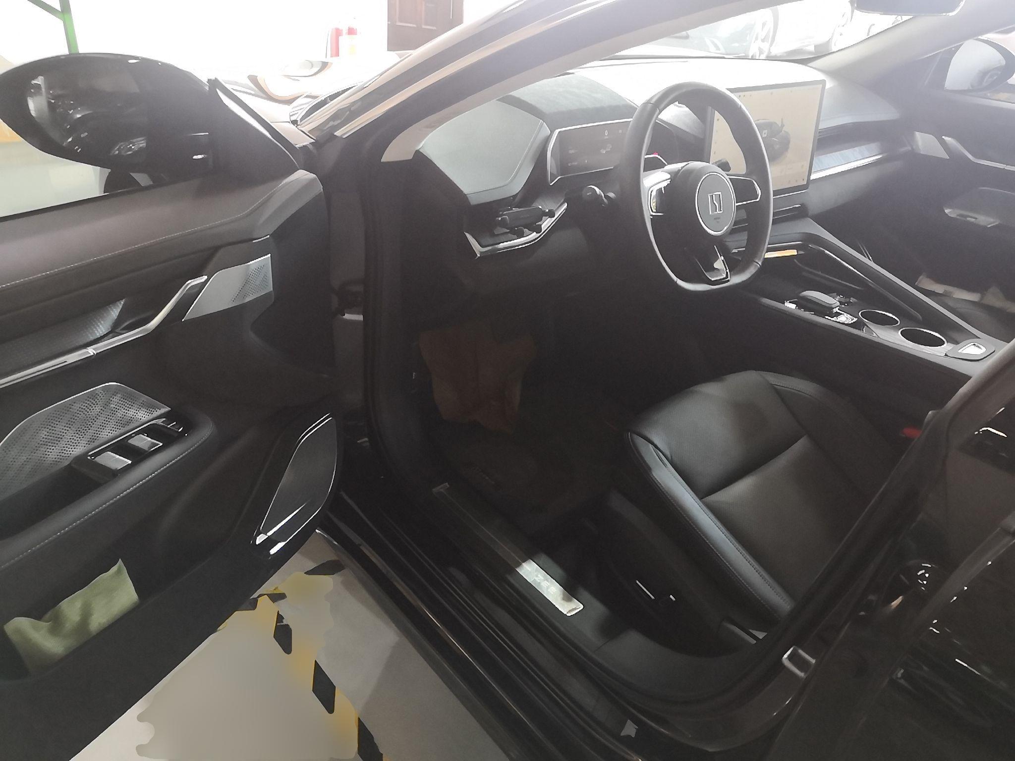 极氪001 2022款 长续航双电机 WE版