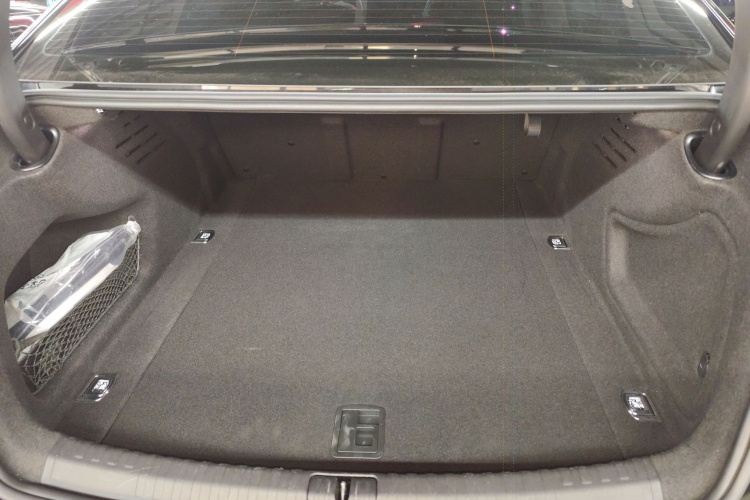 奥迪A6L 2021款 55 TFSI quattro 尊享动感型机舱底盘23