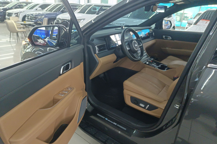 理想汽车 理想ONE 2020款 增程6座版中控内饰7003