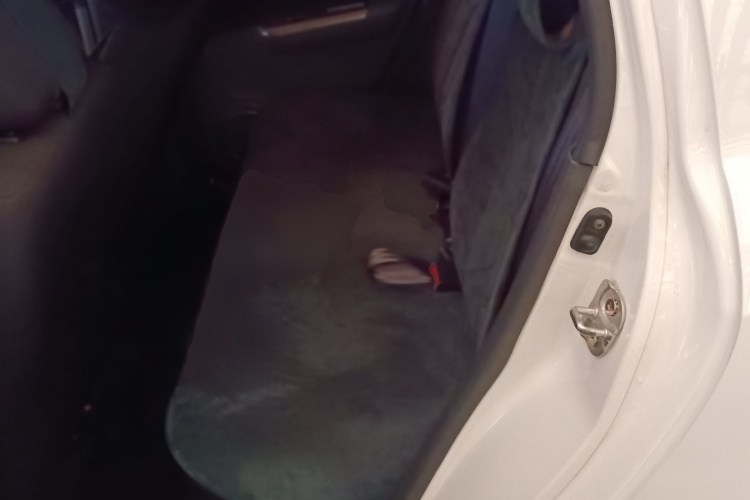 铃木 雨燕 2014款 1.5L 自动时尚型中控内饰21