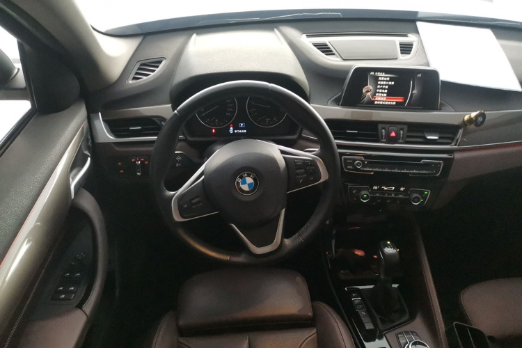 宝马X1 2018款 sDrive20Li 领先型中控内饰13