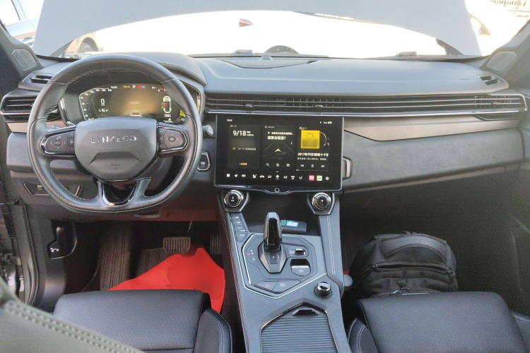 领克01 2021款 2.0TD 四驱劲Halo中控内饰12