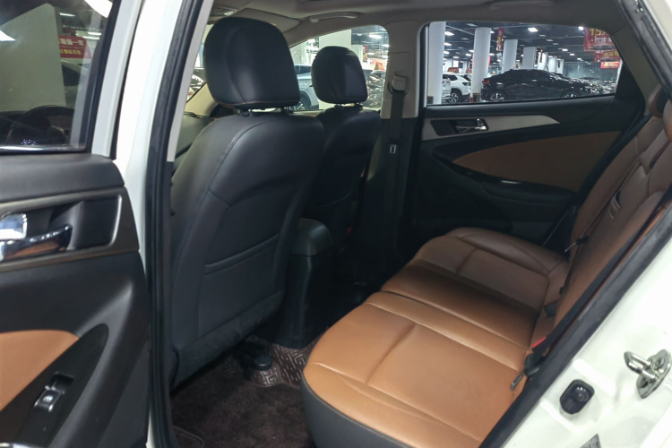 长安 逸动 2016款 XT 1.6L GDI 手动致酷型中控内饰7003