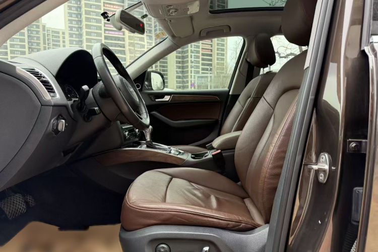 奥迪Q5 2013款 40 TFSI 舒适型中控内饰7001