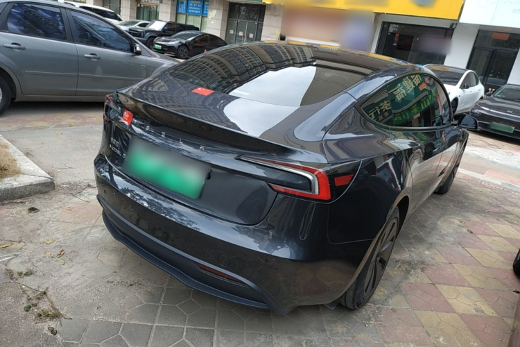 特斯拉 Model 3 2023款 后轮驱动版车身外观7