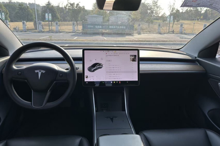 特斯拉 Model 3 2020款 标准续航后驱升级版中控内饰7005