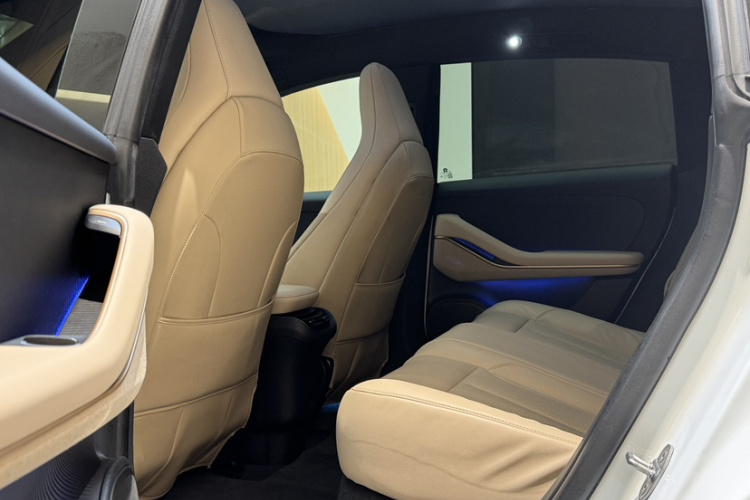 蔚来ET5 2022款 75kWh中控内饰7008