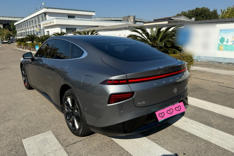 小鹏P7 2022款 670N+车身外观6008