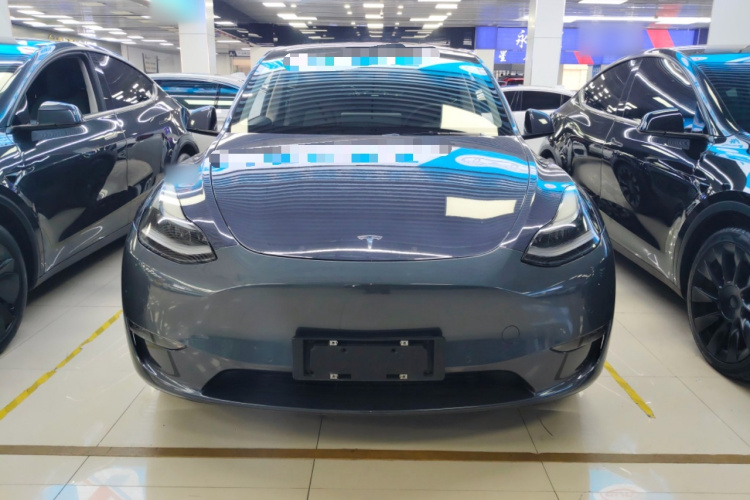 特斯拉 Model Y 2022款 Performance高性能全轮驱动版车身外观2