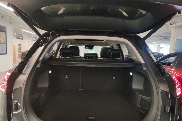 红旗HS5 2023款 2.0T 旗享Pro版机舱底盘23