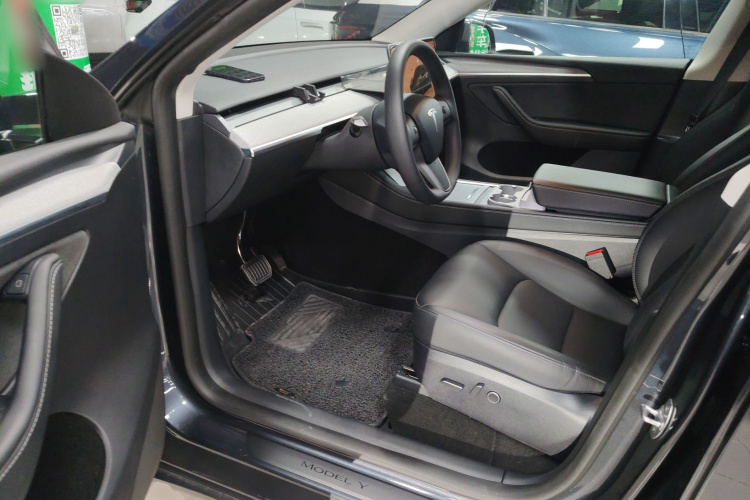 特斯拉 Model Y 2024款 长续航全轮驱动版中控内饰20