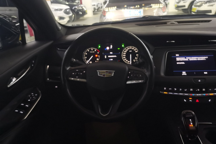 凯迪拉克XT4 2020款 28T 两驱领先型中控内饰13