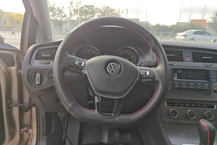 大众 高尔夫 2014款 1.4TSI 自动豪华型中控内饰13