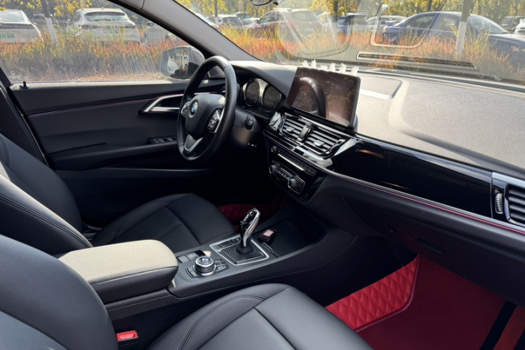 宝马1系 2021款 改款 120i M运动版中控内饰7007