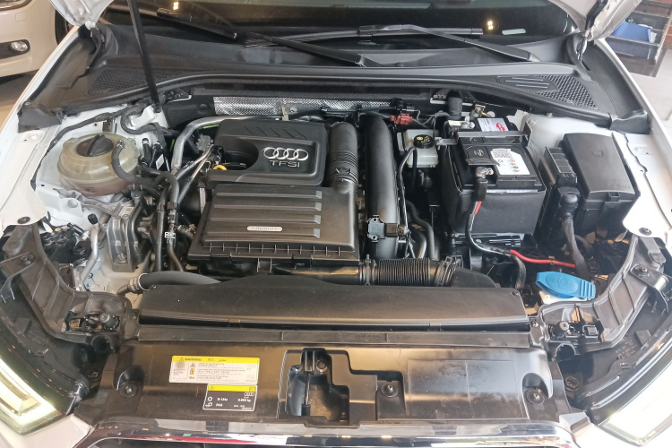 奥迪A3 2019款 Sportback 35 TFSI 风尚型 国V机舱底盘24