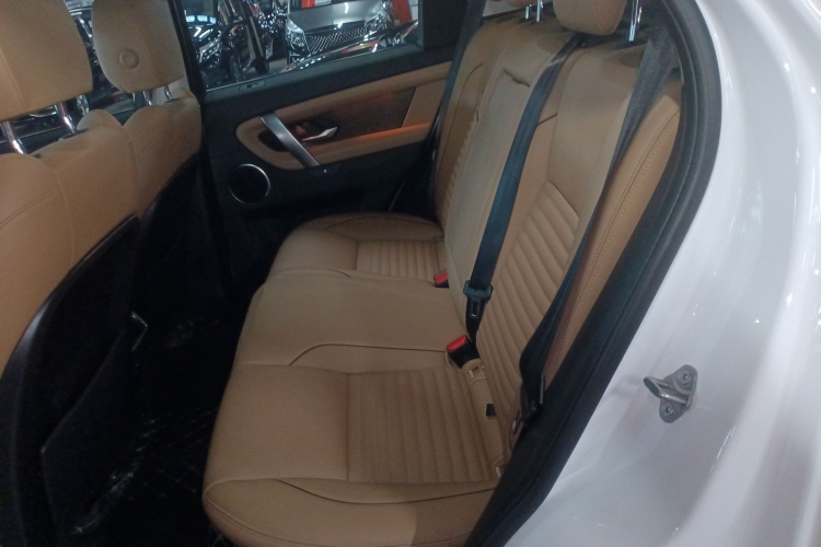 路虎 发现运动版 2024款 性能科技版中控内饰21