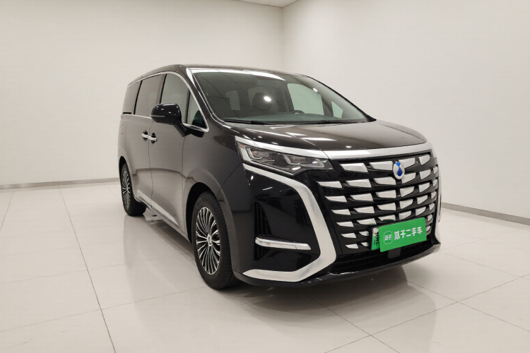 腾势D9 2022款 DM-i 1040 尊贵型车身外观3