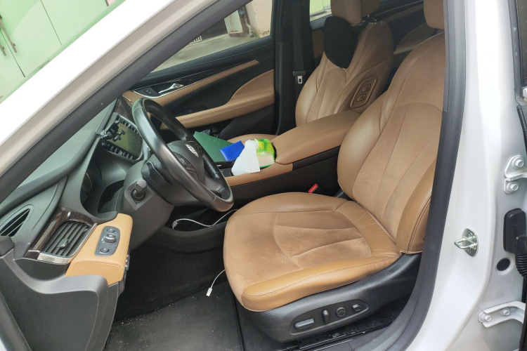 别克 君越 2016款 28T 豪华型中控内饰19