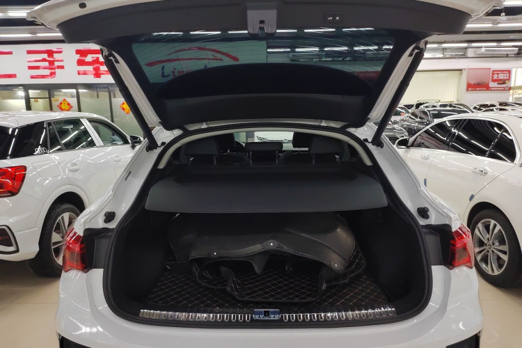奥迪Q3 Sportback 2022款 40 TFSI 时尚型机舱底盘23