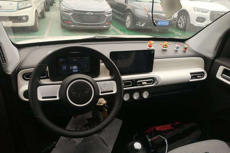 五菱汽车 宏光MINIEV 2024款 第三代 215km 进阶版中控内饰7002