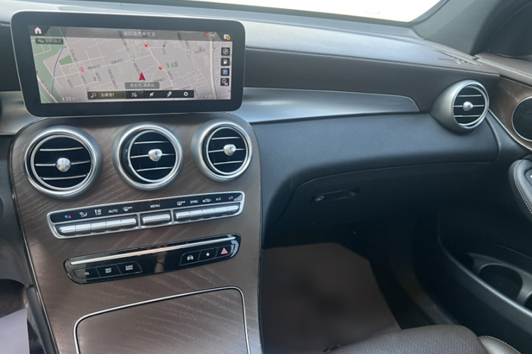 奔驰GLC 2020款 GLC 260 L 4MATIC 豪华型中控内饰7010